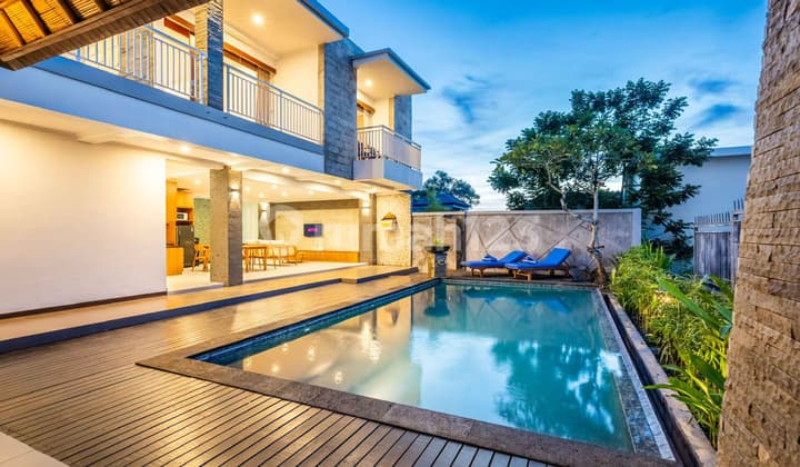 Villa Lantai 3 Dekat Gwk dan Pemandangan Laut Ada Kolam Renang Pribadi Full Furnished di Jimbaran