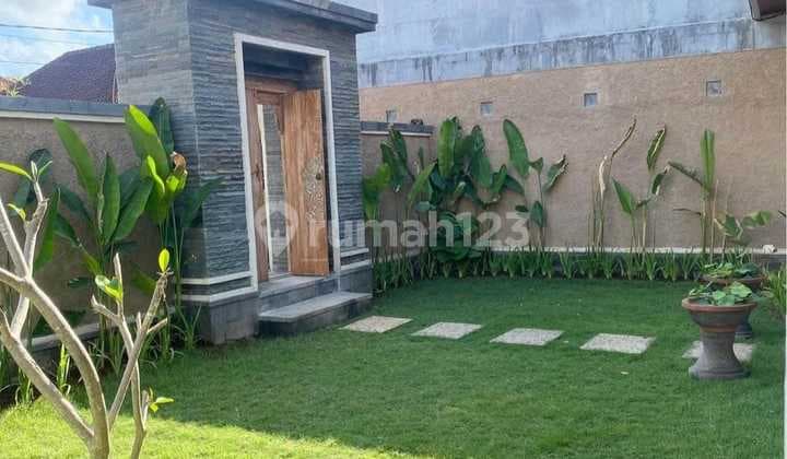 Villa Modern & Unik@luas 400 M2 Kamar Tidur 2 Furnished Ada Kolam Renang