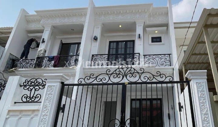 Rumah Brand New American Classic di Duta Garden Tangerang