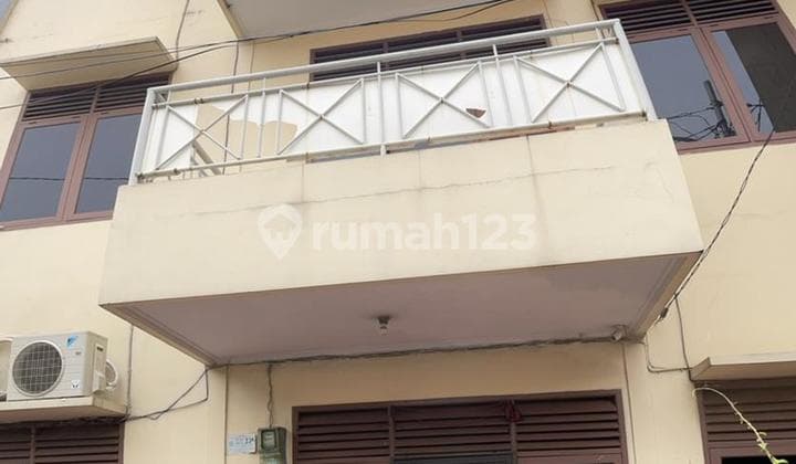 House on Jl Pekapuran Tambora West Jakarta