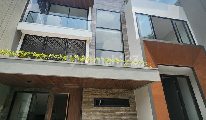 Rumah Mewah 4 Lantai Citraland Utama Selangkah Dari Unesa