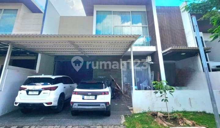 Rumah Mewah 2 Lantai SHM di Dian Istana Wiyung