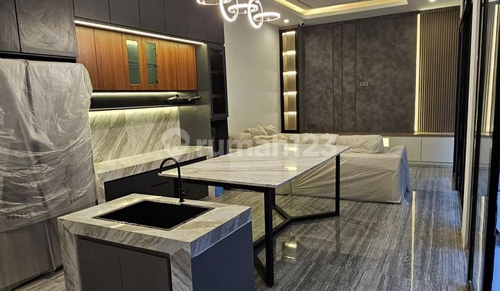 Rumah Mewah Bangunan 3Lantai dengan dengan Kolam Renang Design Modern Full Furnish Siap Huni di Cluster Fullerton Citraland Utama