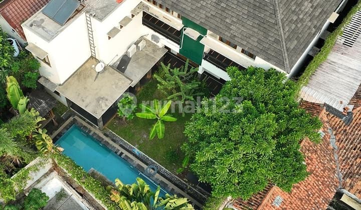 Luxurious House at Menteng 733m2 2 Storey with Jacuzzi