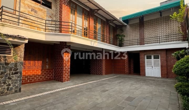 Commercial Space in South Jakarta 2 Floors Area 788M2