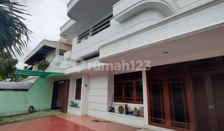 Luxurious House at Kebon Jeruk 2 Lantai SHM 400m2