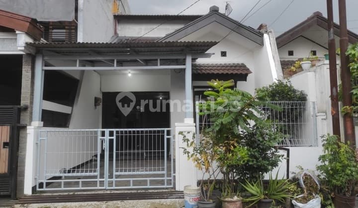Rumah Siap Huni Nuansa Putih di Gempol Asri