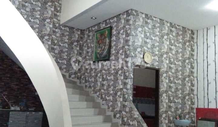 Nice House with Spacious Building in Taman Rahayu 1