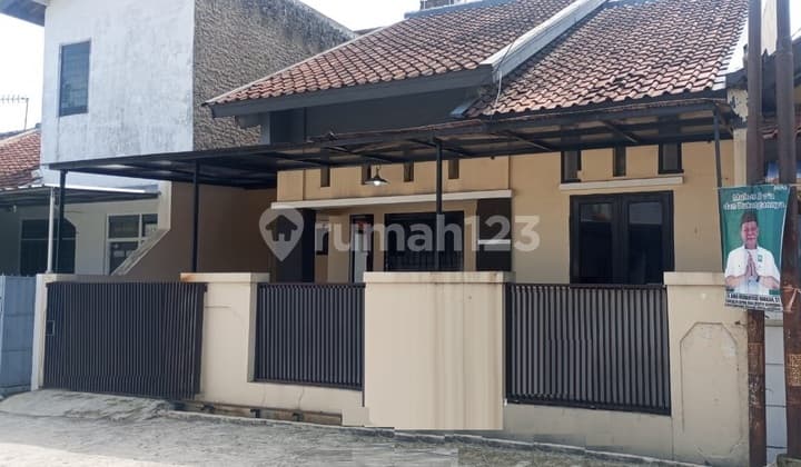 Rumah Terawat di Taman Kopo Indah 2 Cocok untuk Keluarga Muda