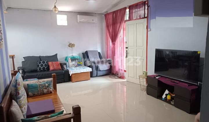 Rumah Nyaman Huni Nuansa Ungu di Taman Cibaduyut Indah