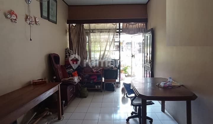 Rumah Nyaman Asri Banyak Pepohonan di Taman Kopo Indah 2