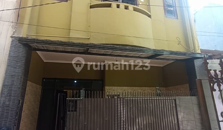 Rumah Strategis Dekat Ke Pasar Dan Terminal di Leuwi Panjang