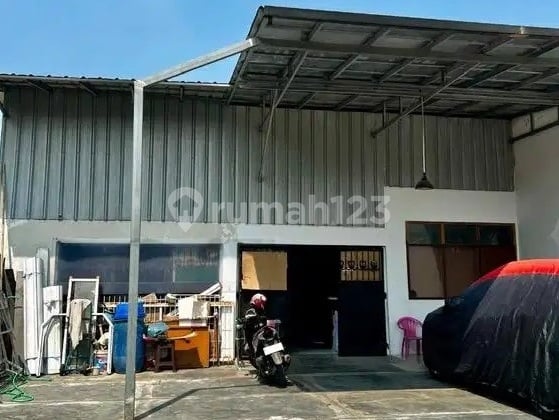 Rumah Bangunan Terawat Cocok Untuk Ekspedisi di Kopo Permai