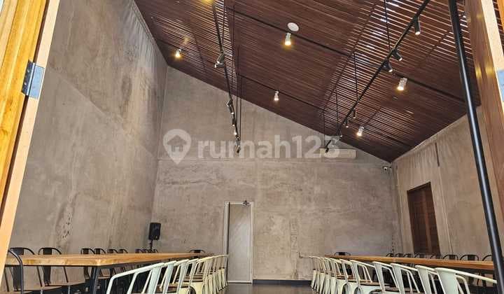 The House is Suitable for a Cafe Business, Located Near Unpas in Pungkur.