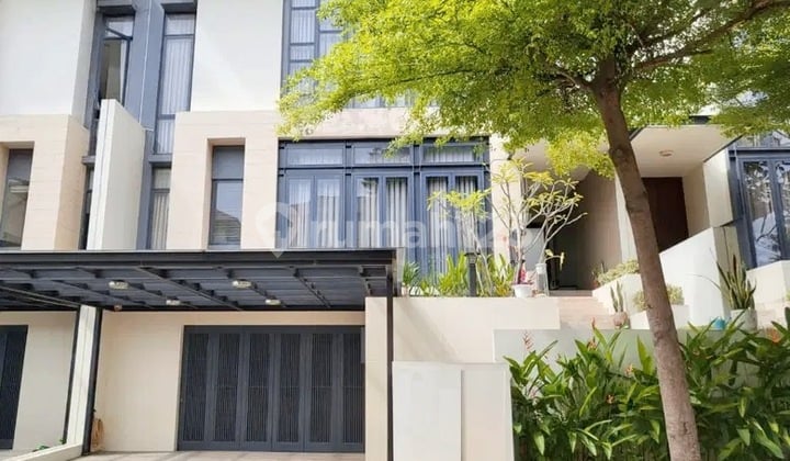 Rumah Sultan Bagus di Lancewood Navapark include Pool