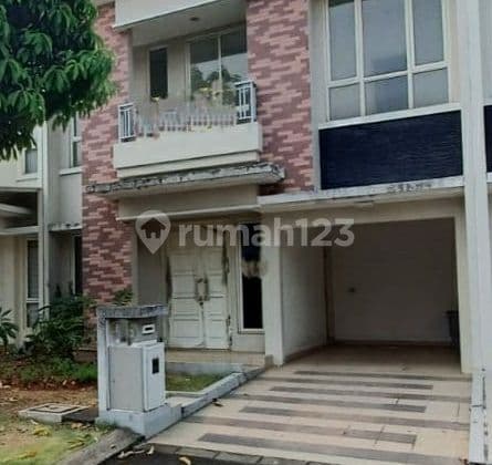 Dijual Cepat Termurah Dan BU Rumah Bagus 2 Lantai Hadap Utara di Faraday