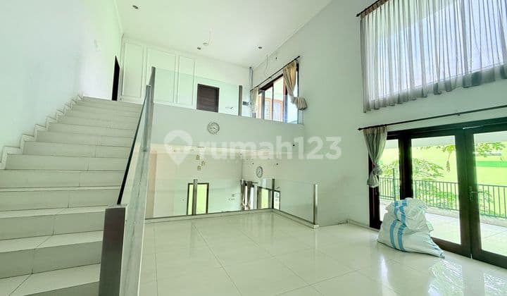 Rumah Mewah di Boulevard Kota Wisata Siap Huni