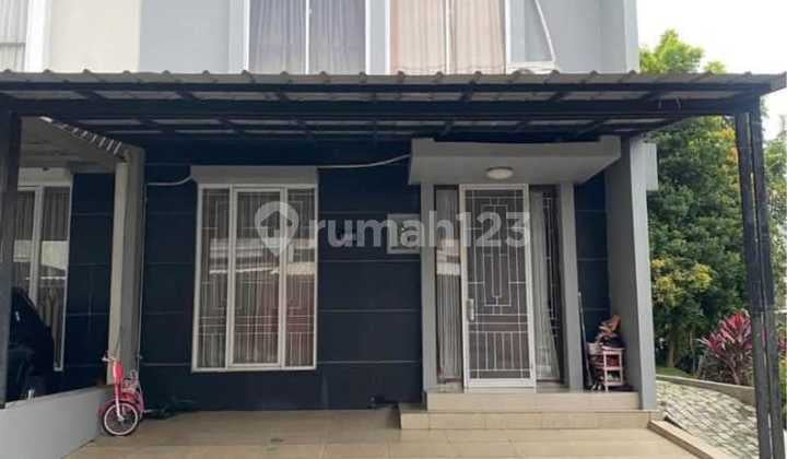 Two-Story Hook House in Citra Gran Cibubur Near Mosque