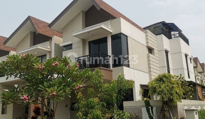 Rumah Mewah Podomoro Golf View Cimanggis