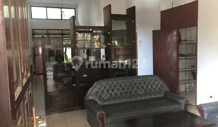 Jual Cepat! Rumah Full Furnished Strategis Dekat Pasar Senen