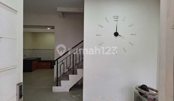 Rumah Siap Huni 2 Lantai di Cluster Metland Menteng - Full Bangunan & Full AC!