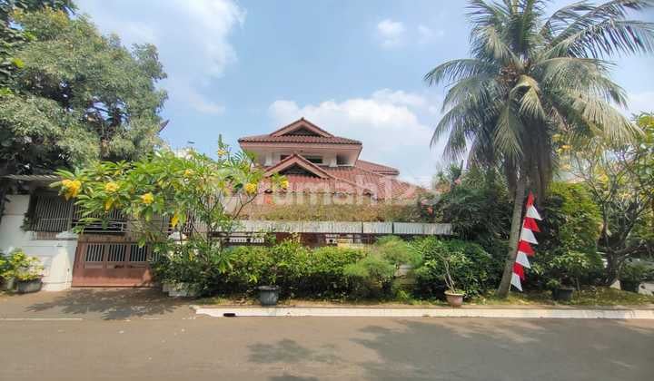 Rumah 2 Lantai Bagus Furnished di Taman Gandaria Jakarta Selatan