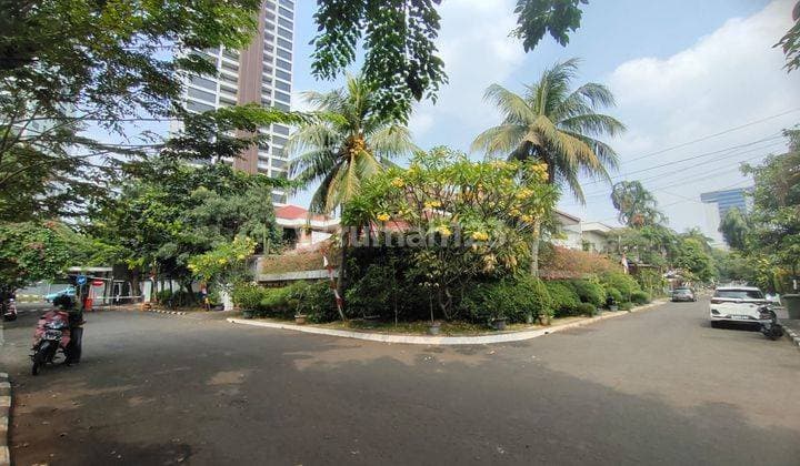 Rumah 2 Lantai Bagus Furnished di Taman Gandaria, Jakarta Selatan