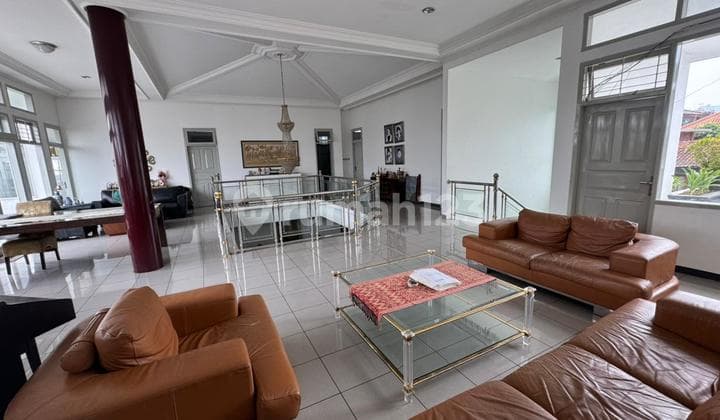 Dijual Rumah Modern Kawasan Komplek Elite Cigadung Dekat Dago