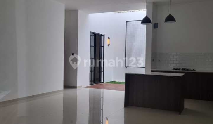 For Sale Comfortable Smart Home Ready to Occupy Batununggal