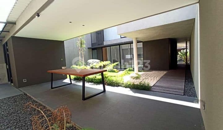Dijual Rumah Mewah Batununggal Karya Arsitek