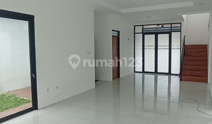 Office House Modern Lokasi Dekat Riau, Itb & Cihapit Cocok Kantor / Usaha