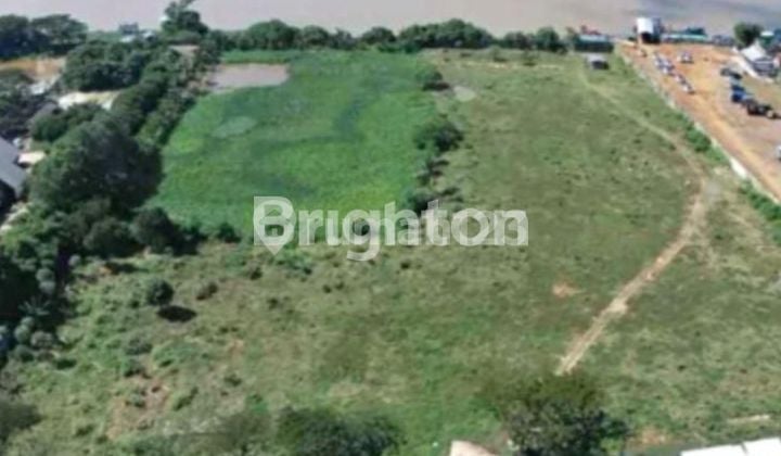 tanah pinggir sungai