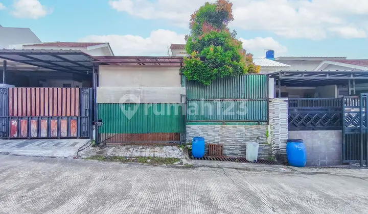 Large House LT 160 in Bogor 8 Minutes to Toll Gate East Facing J40555