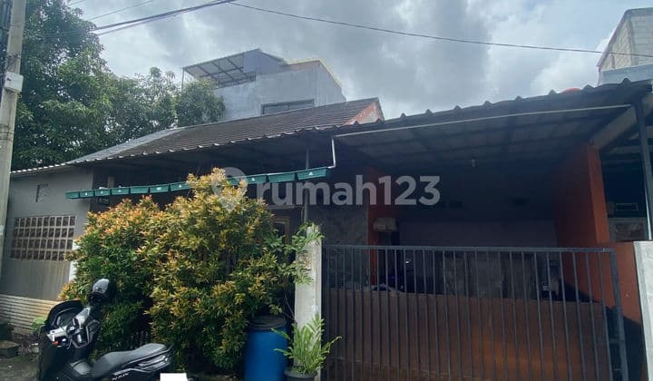 Rumah SHM 3 Kamar 15 Menit ke Terminal Pondok Cabe Hadap Timur J39818