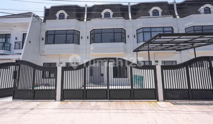 Rumah Hadap Timur 6 Menit ke RS Citra Medika Depok Dibantu KPR J-37616