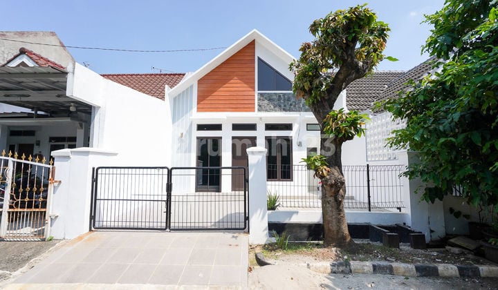 Flood-Free House Near Mitra Keluarga Cibubur Hospital, East-Facing J48031