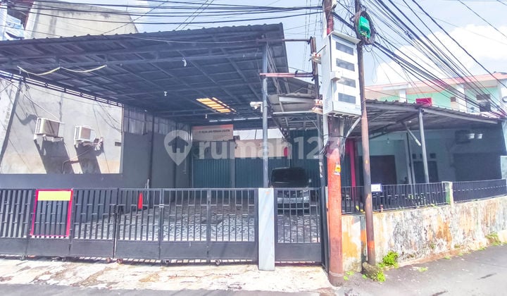 Rumah Strategis 13 Menit ke Gerbang Tol Cililitan 2 LT Hadap Timur J46878