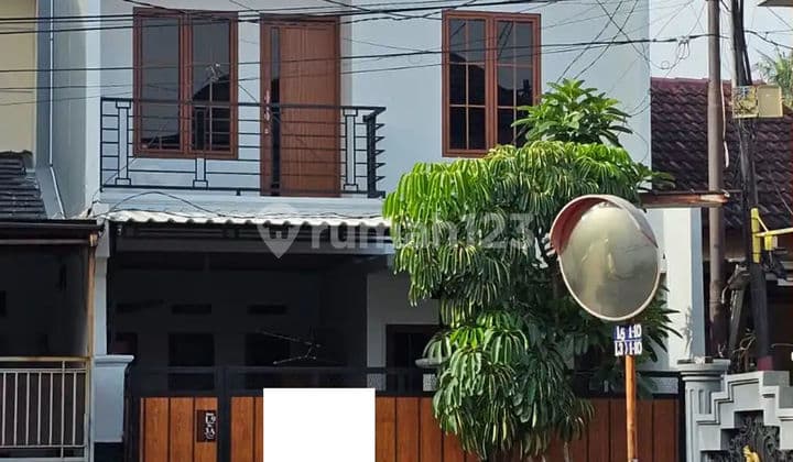 House with building area 140 m², Freehold title, 10 minutes to Jati Warna Toll Gate, flood-free, J-46929
