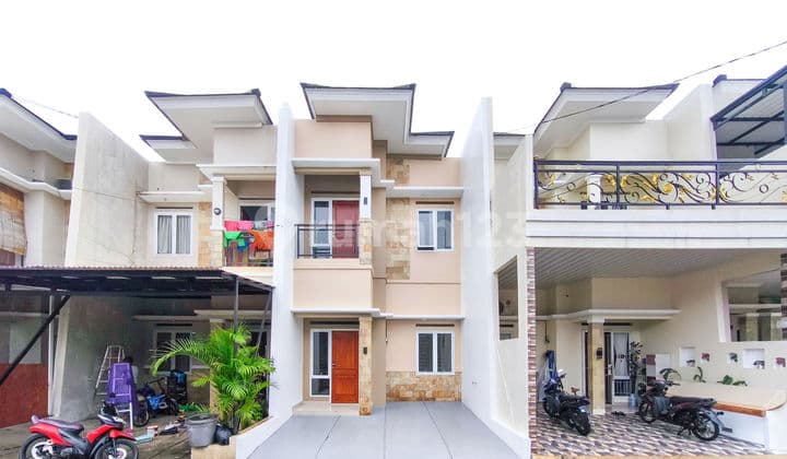 Rumah 2 Lt Hadap Selatan 10 Mnt ke Mall Paradise Walk Serpong J-39435