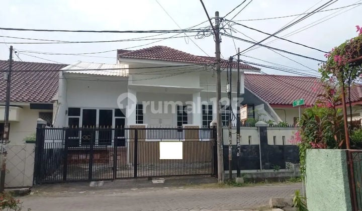 Rumah Luas Strategis Dekat Lippo Mall Puri Dibantu KPR J-39685