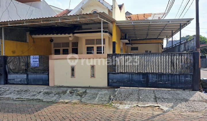 House for sale in Duta Garden, near Soekarno-Hatta Airport. House with SHM (Certificate of Ownership).