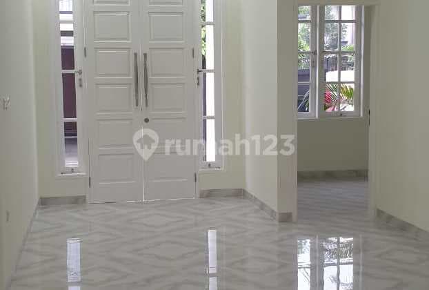 Rumah baru 2 lantai siap huni di cluster dekat stasiun