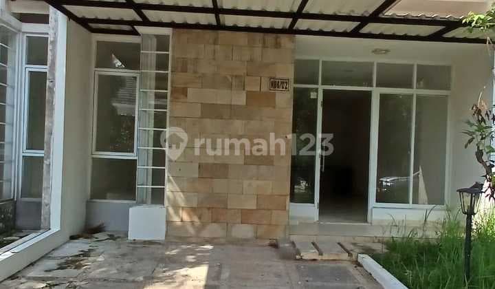 Rumah Hoek Di Serpong Siap Huni Halaman Luas
