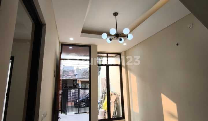 Rumah Modern 2 Lantai Lokasi Premium di BSD Siap Huni