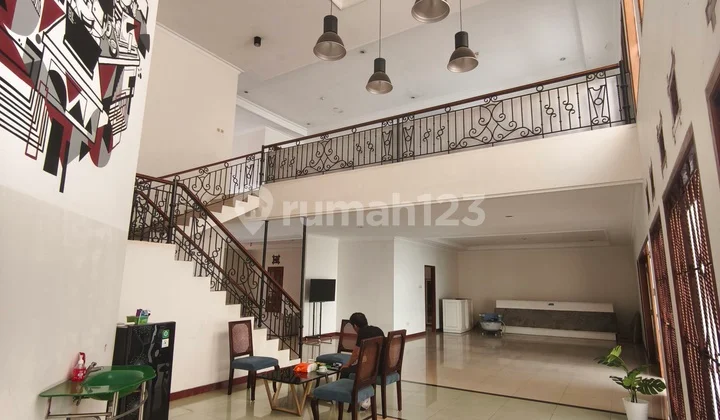 Rumah Bagus Strategis Pinggir Jalan Utama Pejaten, Jaksel