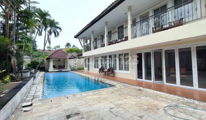 Rumah mewah besar rapi cantik terawat taman golf lippo karawaci