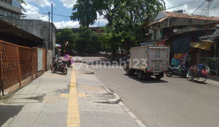 Lahan dengan Rumah Tua Pinggir Jalan Raya Grogol