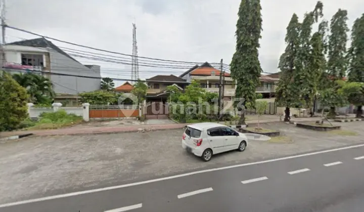 House/Building by Main Road on Jl. Raya Sudirman Denpasar