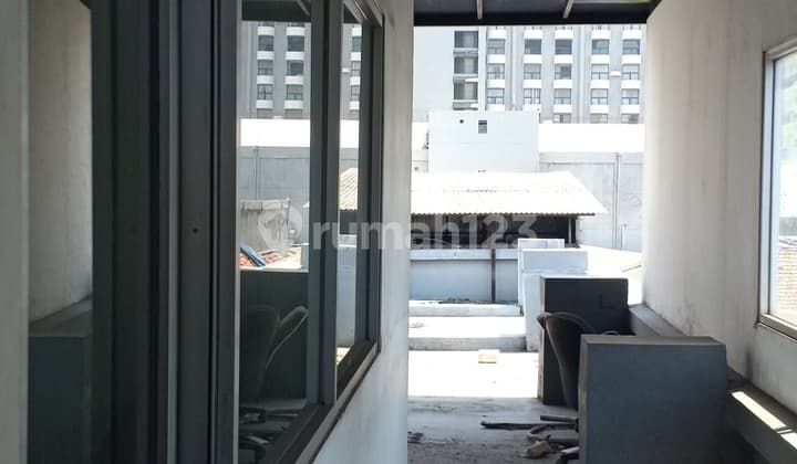 Ruko Jalan H. Agus Salim, Menteng – Jakarta Pusat