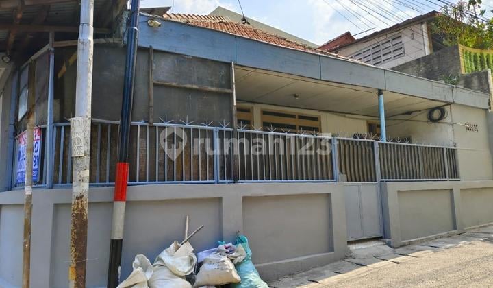 Rumah di Jalan Kecubung, Jakarta Pusat , Posisi Hook